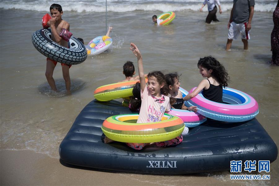 （國際&middot;圖文互動(dòng)）（2）特寫：穿過檢查站去看海