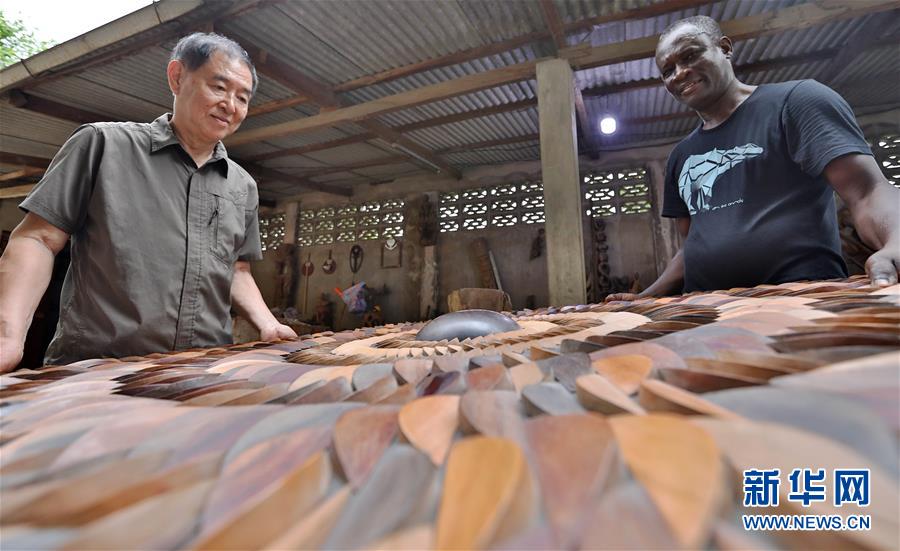 （國際&middot;圖文互動(dòng)）（5）通訊：收藏&ldquo;非洲之美&rdquo;的中國人&mdash;&mdash;訪幾內(nèi)亞灣非洲國際藝術(shù)博物館館長謝燕申