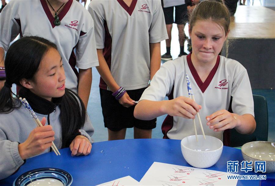 （國際&middot;圖文互動）（4）通訊：&ldquo;Kia Ora，都來吧，漢語學(xué)習(xí)發(fā)了芽&rdquo;&mdash;&mdash;新西蘭羅托魯阿初級中學(xué)中文助教的夢想