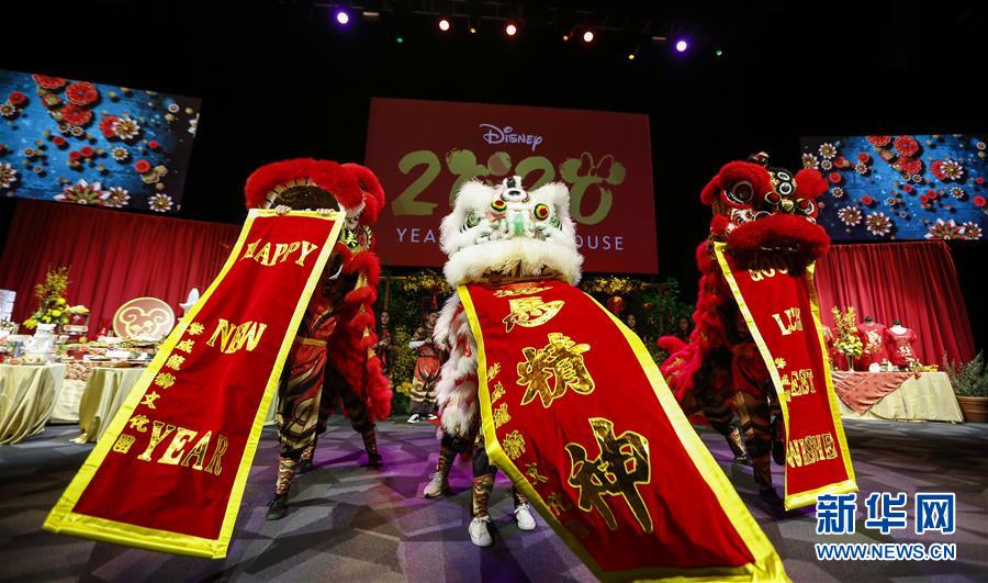 （國際&middot;圖文互動）（2）通訊：美國迪士尼加州冒險(xiǎn)樂園紅紅火火迎鼠年