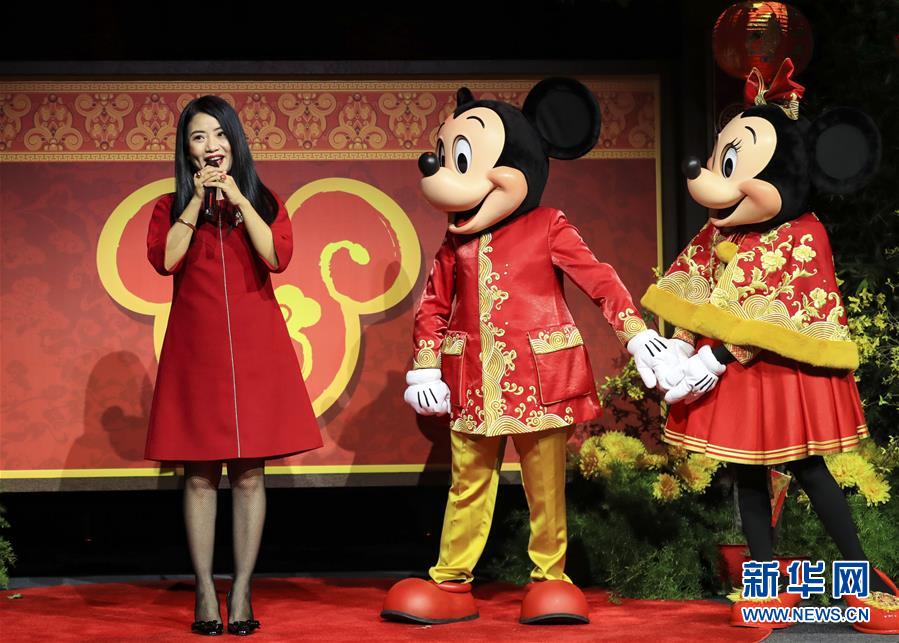 （國際&middot;圖文互動）（4）通訊：美國迪士尼加州冒險(xiǎn)樂園紅紅火火迎鼠年