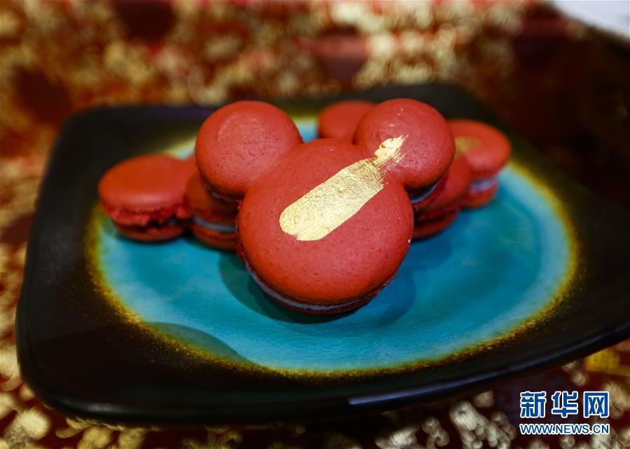 （國際&middot;圖文互動）（9）通訊：美國迪士尼加州冒險(xiǎn)樂園紅紅火火迎鼠年