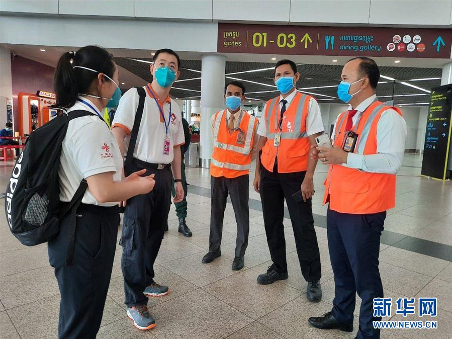 （國際疫情&middot;圖文互動）（4）&ldquo;工作忙碌又細致，經(jīng)驗豐富又專業(yè)&rdquo;&mdash;&mdash;一名柬埔寨青年眼中的中國援柬抗疫醫(yī)療專家組