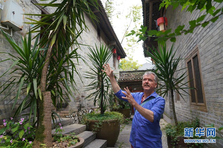 （抗疫中的真善美&middot;圖文互動(dòng)）（1）南非人伊恩&middot;漢姆林頓：&ldquo;我在中國(guó)農(nóng)村抗疫&rdquo;