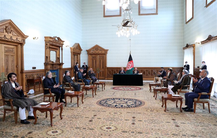 (圖文互動)(5)阿富汗總統(tǒng)加尼與競選對手阿卜杜拉簽署權(quán)力分配協(xié)議