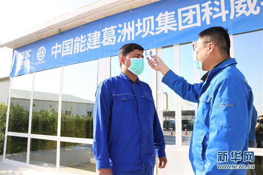 （國(guó)際疫情&middot;圖文互動(dòng)）（6）通訊：防疫、生產(chǎn)兩不誤，沙漠現(xiàn)&ldquo;棋盤&rdquo;&mdash;&mdash;記中企承建科威特住房基建項(xiàng)目