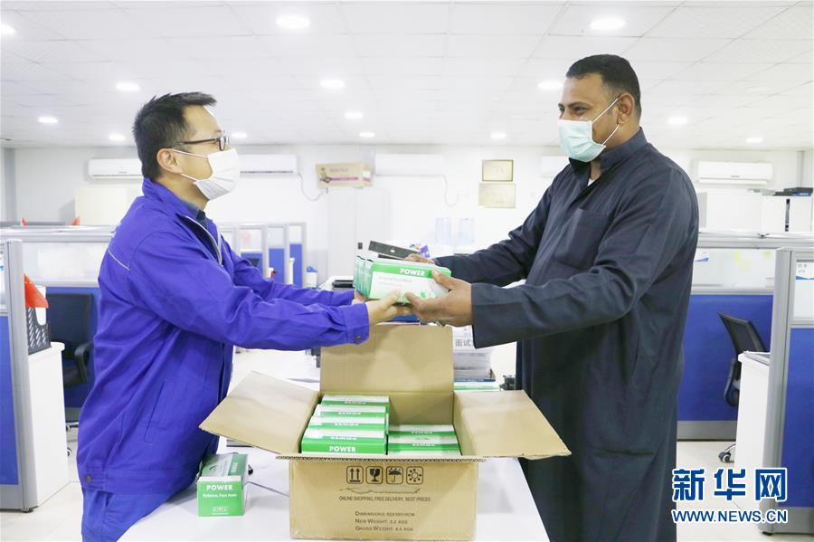 （國(guó)際疫情&middot;圖文互動(dòng)）（3）通訊：防疫、生產(chǎn)兩不誤，沙漠現(xiàn)&ldquo;棋盤&rdquo;&mdash;&mdash;記中企承建科威特住房基建項(xiàng)目