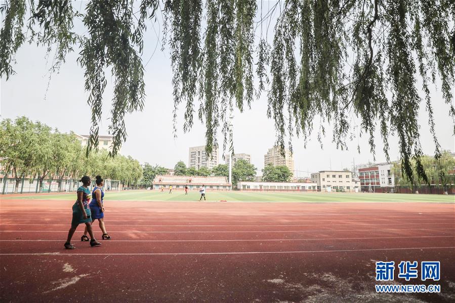 （中非團(tuán)結(jié)抗疫故事&middot;圖文互動(dòng)）（1）坦桑尼亞留學(xué)生譚麗：離家千里 生活一樣溫暖而多彩