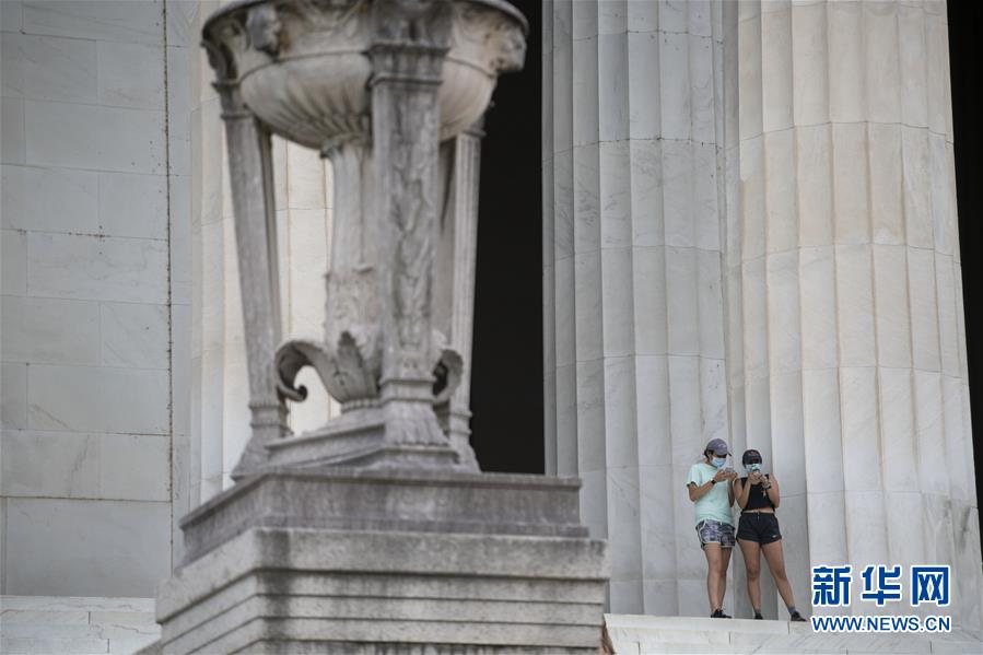 (國(guó)際疫情)(1)美國(guó)單日新增病例數(shù)超4萬 近期病例年輕人居多