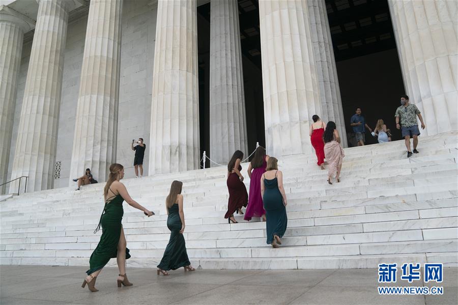 (國(guó)際疫情)(5)美國(guó)單日新增病例數(shù)超4萬 近期病例年輕人居多