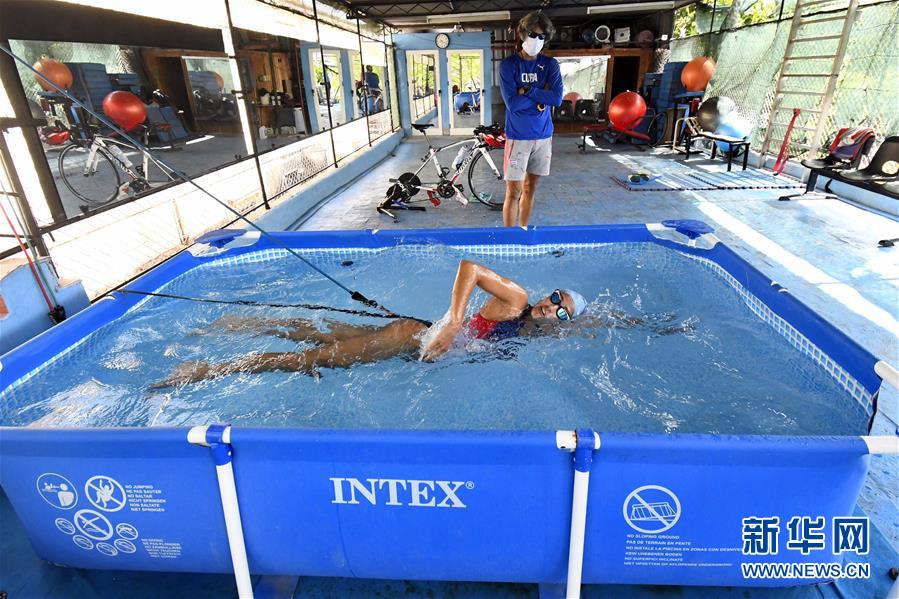 （全球抗疫進行時&middot;圖文互動）（4）屋頂上的訓(xùn)練場&mdash;&mdash;古巴鐵人三項運動員疫情下居家訓(xùn)練備戰(zhàn)奧運會