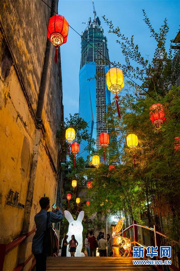 （國際&middot;圖文互動）（1）玉兔花燈映照吉隆坡月夜