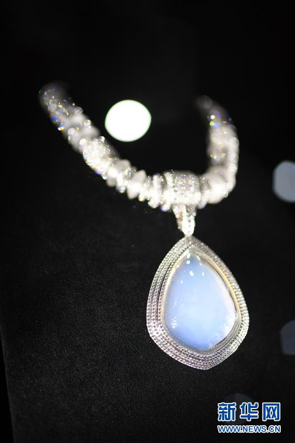 （第三屆進(jìn)博會&middot;新華視界）（6）觀展體驗(yàn)：多彩&middot;絢爛&middot;未來感