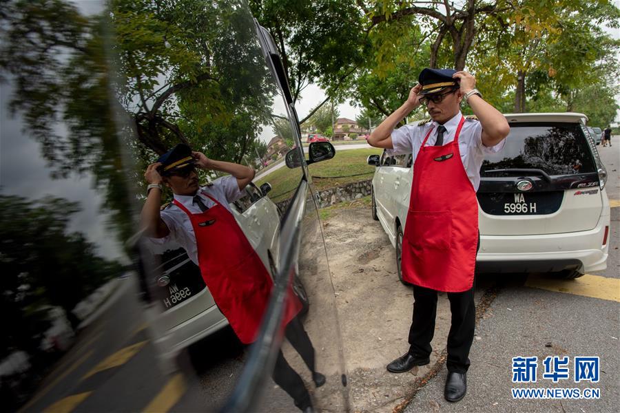 （國際&middot;圖文互動）（1）通訊：前方總有機(jī)遇&mdash;&mdash;記馬來西亞一位飛行員疫情下擺攤再就業(yè)