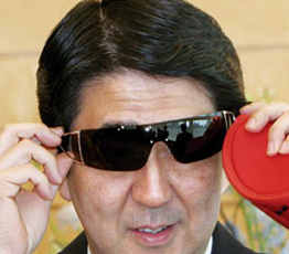 2015，安倍會繼續(xù)"暴走"嗎？