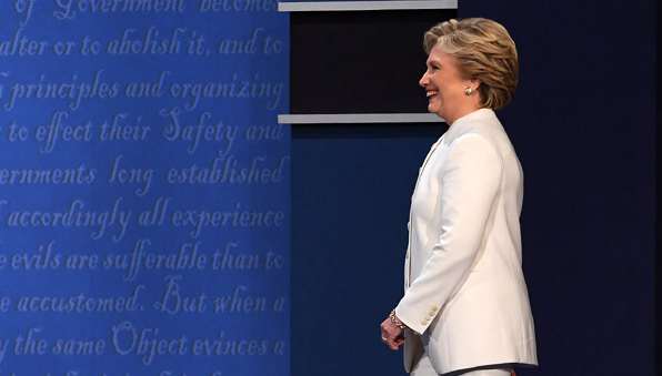 &ldquo;郵件門&rdquo;發(fā)酵：希拉里的&ldquo;水門丑聞&rdquo;還是FBI非法干政？