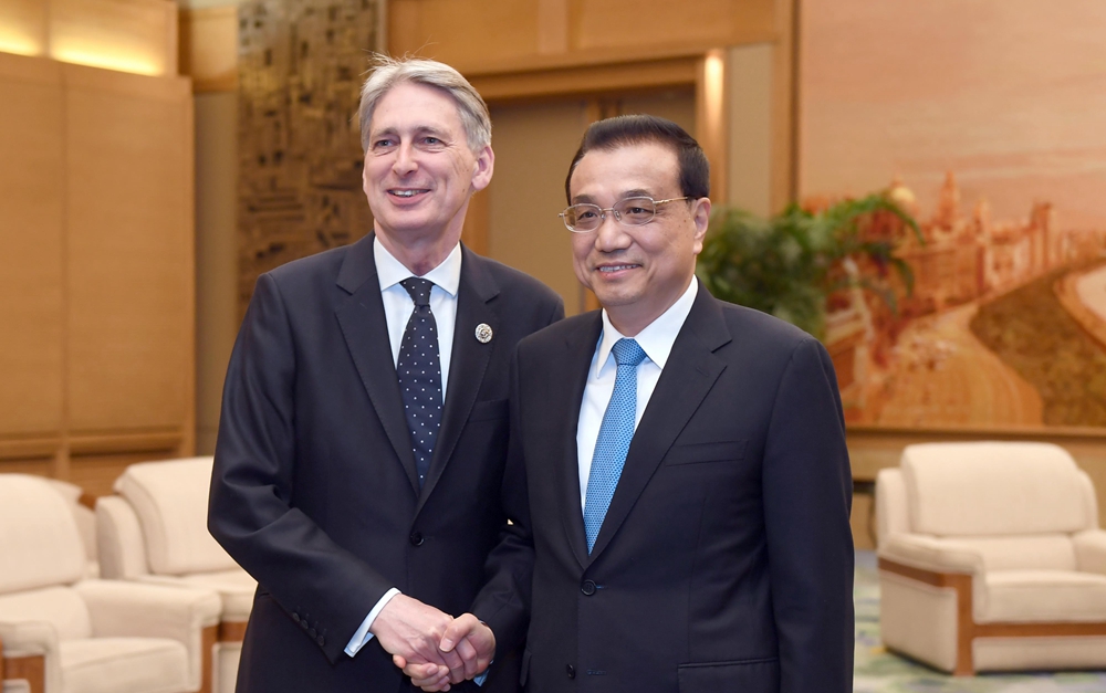 李克強(qiáng)會見英國首相特使、財(cái)政大臣哈蒙德