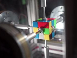 快！機(jī)器高手復(fù)原魔方 0.38秒破世界紀(jì)錄