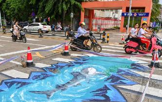 &ldquo;海洋世界&rdquo;3D立體斑馬線亮相?？? />  
<div>“海洋世界”3D立體斑馬線亮相海口</div>
</a> 
</div>
<div   id=