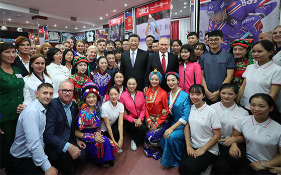 習(xí)近平和俄羅斯總統(tǒng)普京共同訪問&ldquo;海洋&rdquo;全俄兒童中心