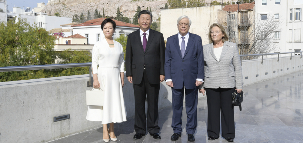 習近平和希臘總統帕夫洛普洛斯共同參觀雅典衛(wèi)城博物館